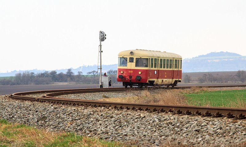 Švestková dráha vede z Mostu do Lovosic.