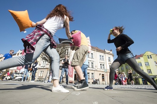 Mezinárodní akce International Pillow Fight Day.