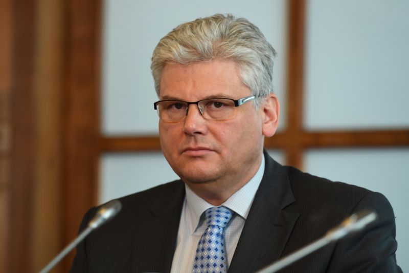 Ministr zdravotnictví Miloslav Ludvík.