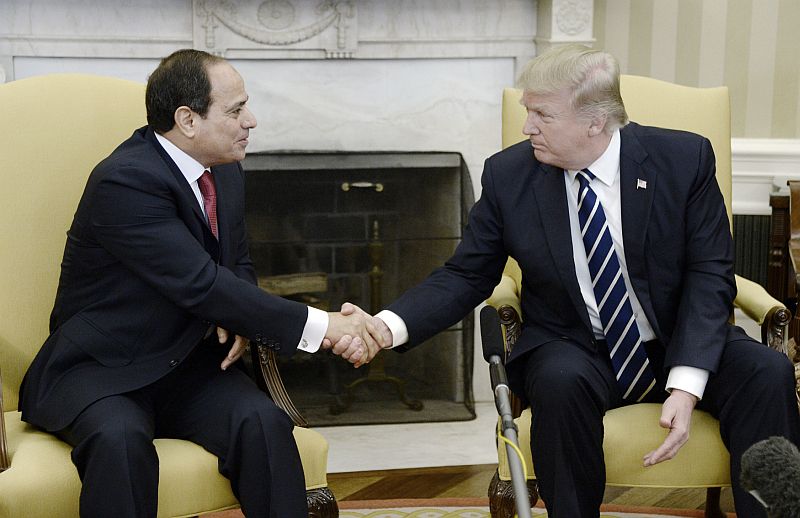 Americký prezident Donald Trump se setkal v Bílém domě se svým egyptským protějškem Abdal Fattáhem Sísím.