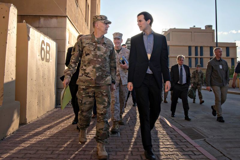 Jared Kushner navštívil iráckou základnu. Jared Kushner navštívil iráckou základnu.