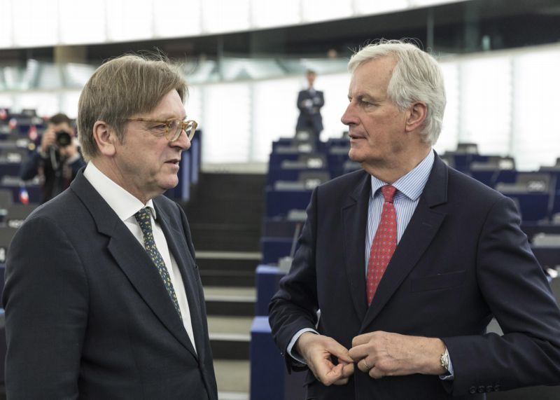Předseda evropských liberálů Guy Verhofstadt (vlevo). Předseda evropských liberálů Guy Verhofstadt (vlevo).