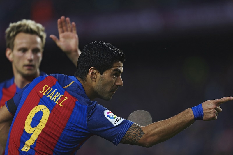 Luis Suarez oslavuje vítězství nad Sevillou. Luis Suarez oslavuje vítězství nad Sevillou.