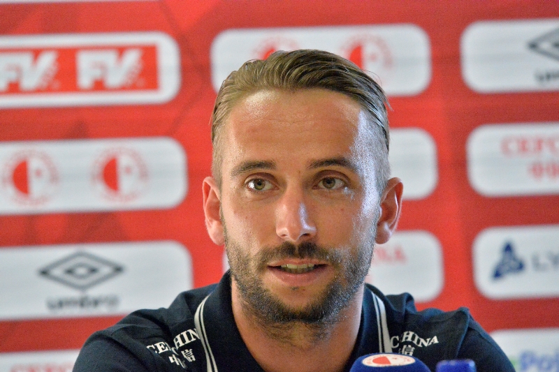Záložník Slavie Dušan Švento si na jaře ještě nezahrál - a už ani nezahraje. Záložník Slavie Dušan Švento si na jaře ještě nezahrál - a už ani nezahraje.