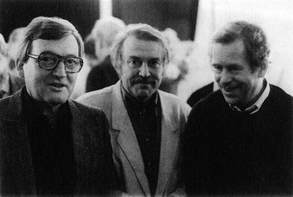 Alexandr Kliment, Pavel Kohout a Václav Havel. Snímek Oldřicha Škáchy z knihy Alexandra Klimenta Tři žíně.