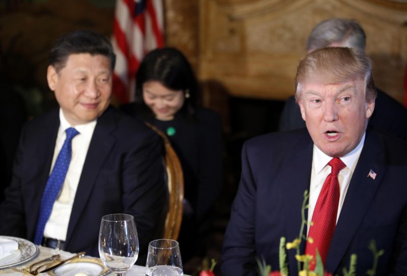 Americký prezident Donald Trump s čínským prezidentem Si Ťin-pchingem.