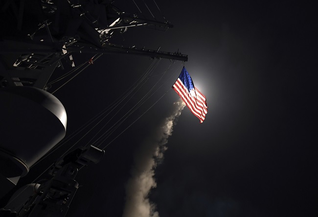 USA zaútočily raketami na Sýrii. USA zaútočily raketami na Sýrii.