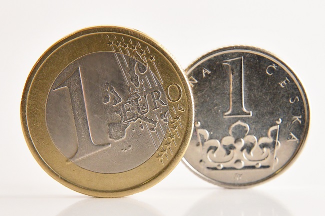 Česká koruna a euro (ilustrační foto).