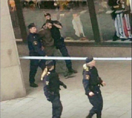 Zadržení muže, který je podezřelý z útoku.