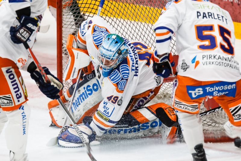 Hrachovina v play off vychytal už tři čistá konta.