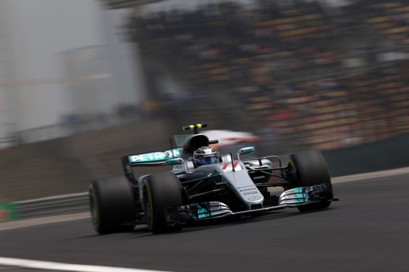 Lewis Hamilton ovládl kvalifikaci na Velkou cenu Činy.
