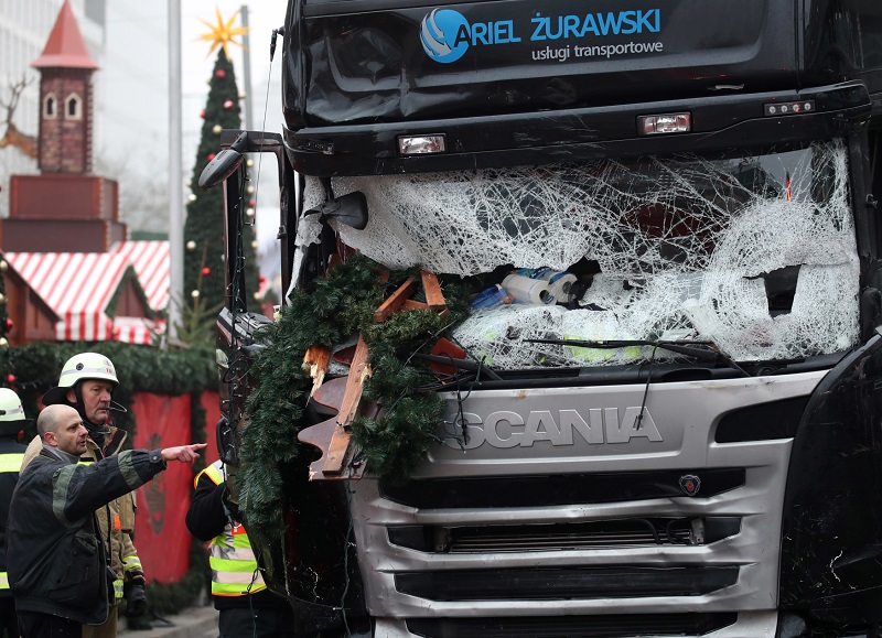Ariel Žurawski si postěžoval, že trvalo dlouho, než dostal nákladní auto zpět. Ariel Žurawski si postěžoval, že trvalo dlouho, než dostal nákladní auto zpět.