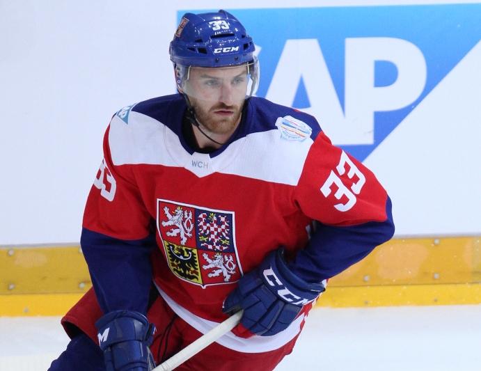 Jakub Nakládal v reprezentačním dresu. Na letošním MS ho však neoblékne. Jakub Nakládal v reprezentačním dresu. Na letošním MS ho však neoblékne.