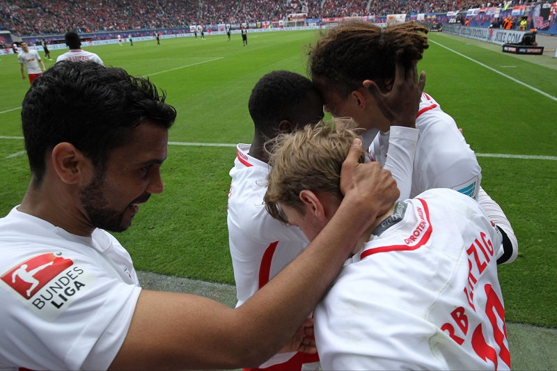 Fotbalisté Lipska v utkání proti Leverkusenu Fotbalisté Lipska v utkání proti Leverkusenu