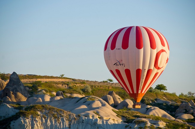 Horkovzdušný balon nad Kappadokií.