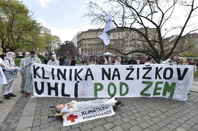 Demonstrace na podporu Autonomního sociálního centra Klinika.