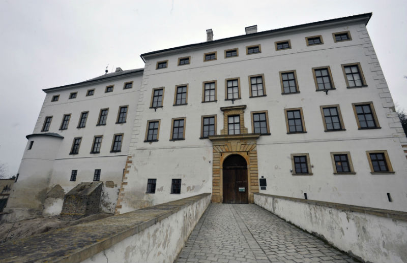 Lovecko-lesnické muzeum sídlící v zámku v Úsově na Šumpersku otevře v pondělí zrenovovanou expozici domácí fauny a lesnictví.