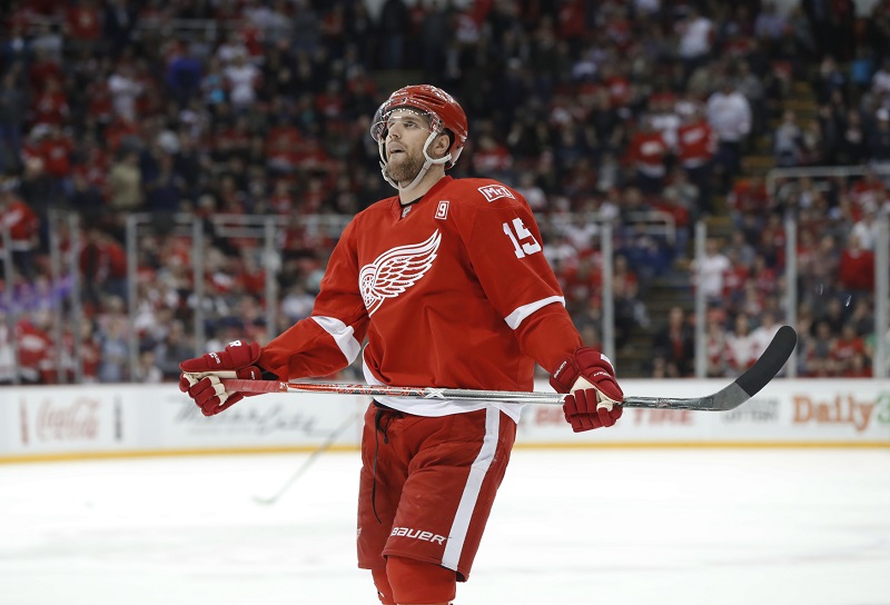 Riley Sheahan se mohl stát nejhorším útočníkem historie NHL. Riley Sheahan se mohl stát nejhorším útočníkem historie NHL.