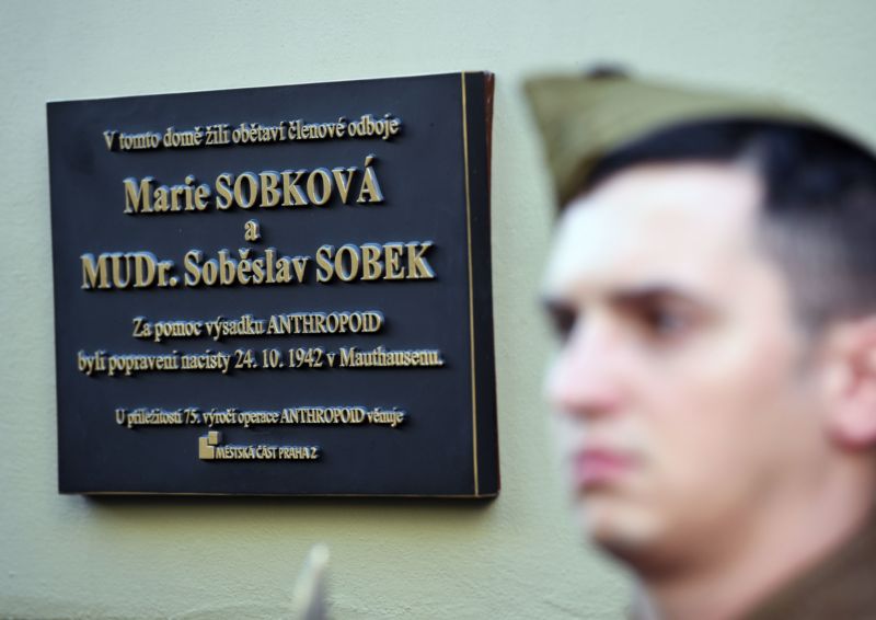 Pamětní deska manželům Sobkovým byla odhalena 10. dubna v Praze při příležitosti 75. výročí operace Anthropoid.