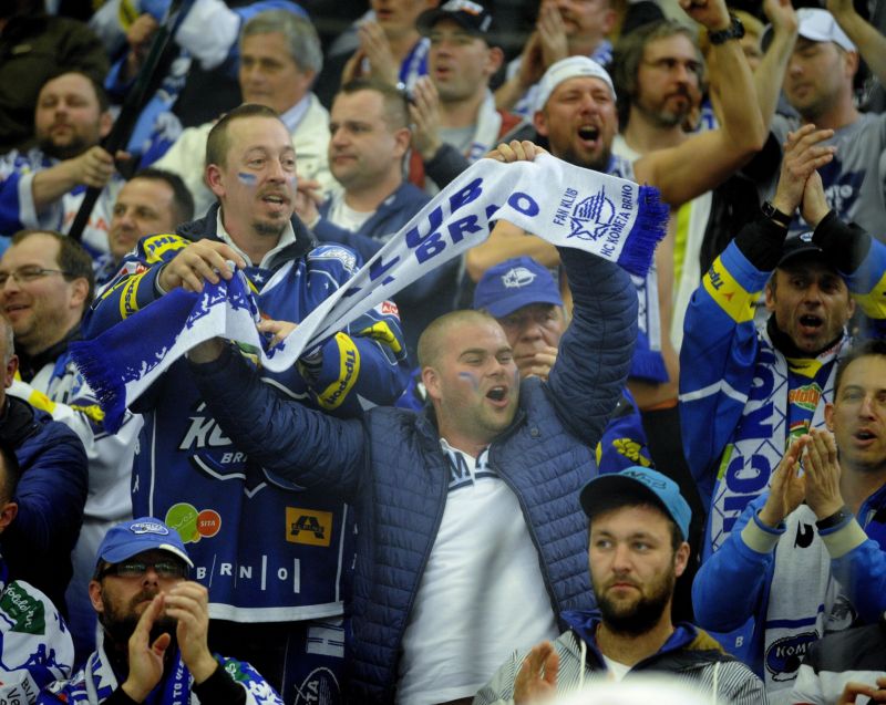 Věrní fanoušci brněnské Komety dostali tvrdý direkt od vlastního klubu. Věrní fanoušci brněnské Komety dostali tvrdý direkt od vlastního klubu.
