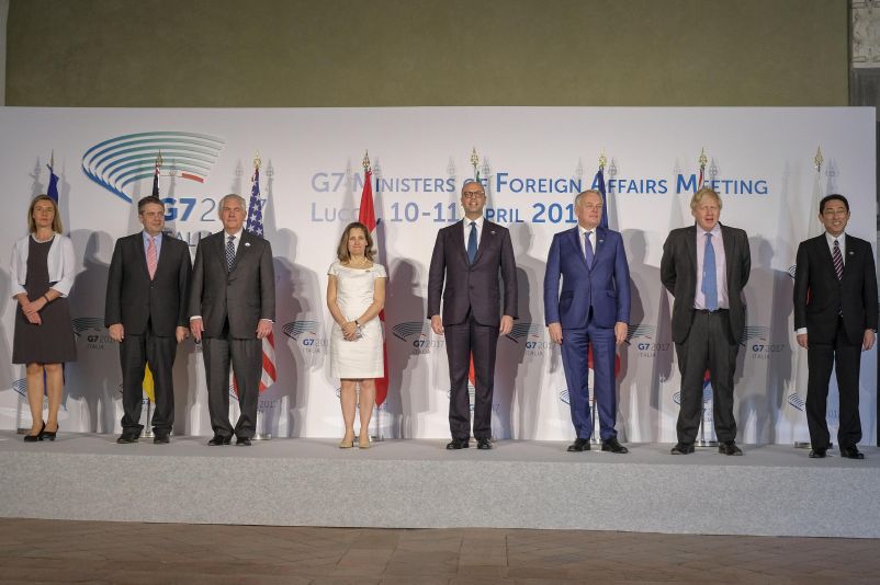 Představitelé zemí G7 na schůzce v Itálii. 