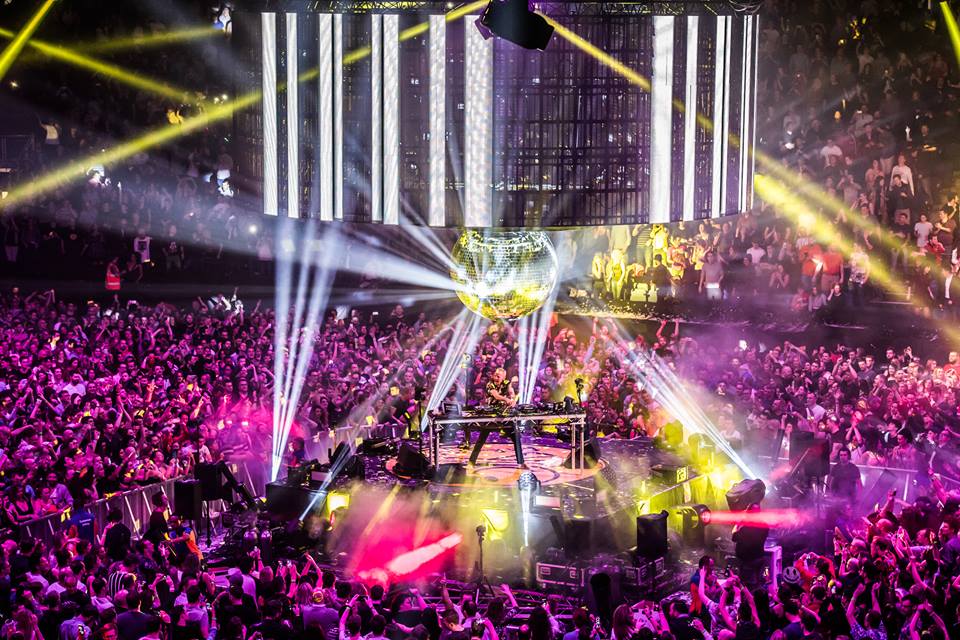 Koncert britského hudebníka Fatboy Slim, který patří k průkopníkům taneční hudby. Koncert britského hudebníka Fatboy Slim, který patří k průkopníkům taneční hudby.