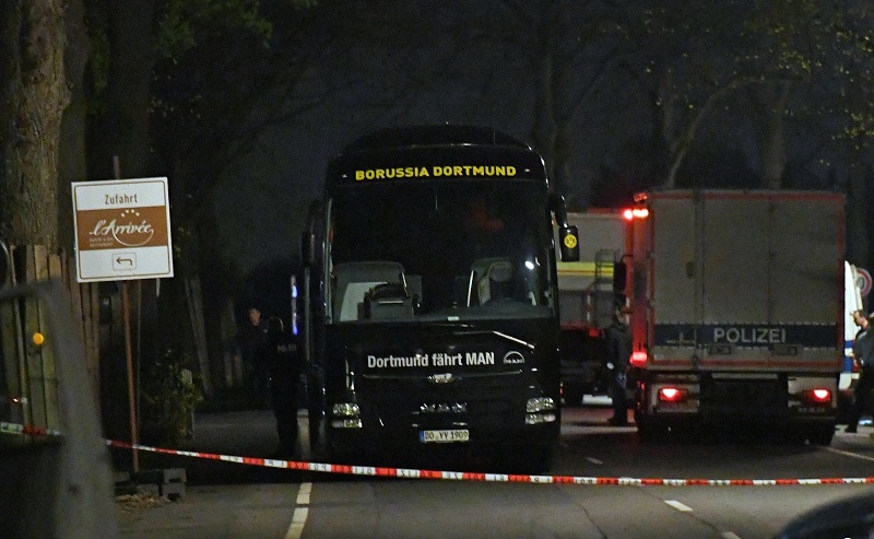 Autobus fotbalového mužstva Dortmundu. 