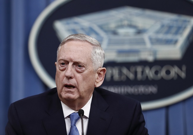 Americký ministr obrany Jim Mattis. Americký ministr obrany Jim Mattis.