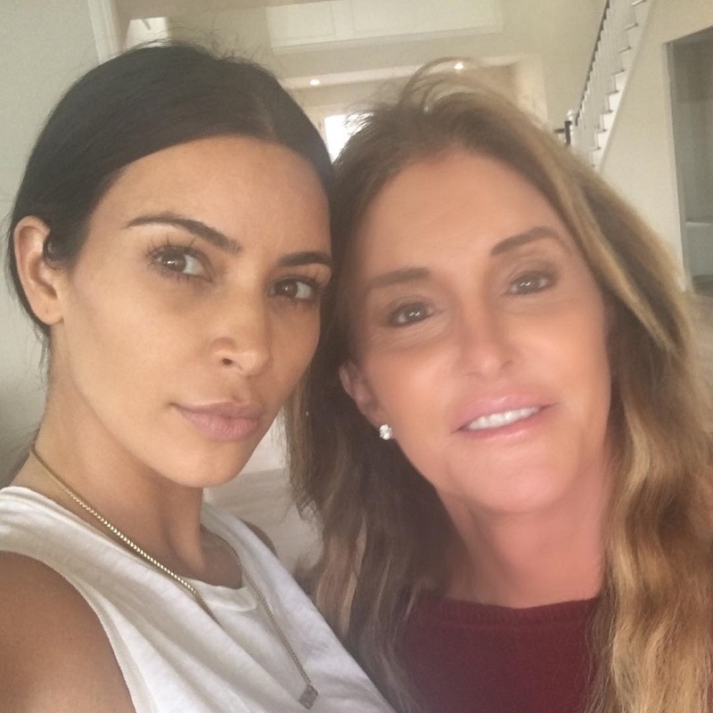 Kim Kardashian a Caitlyn Jenner.