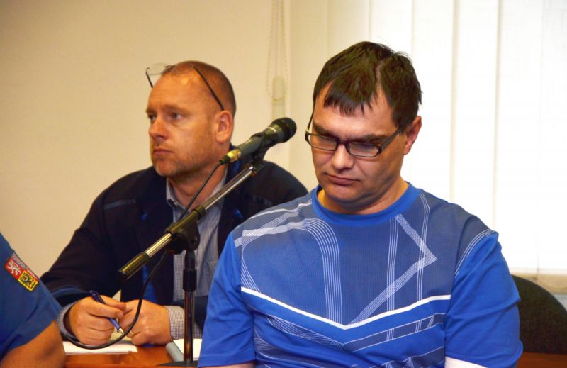 Pavel Radziszewski (vpravo) u soudu.