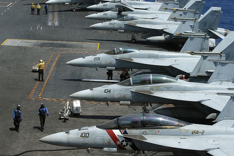 Americká letadlová loď Carl Vinson. Americká letadlová loď Carl Vinson.