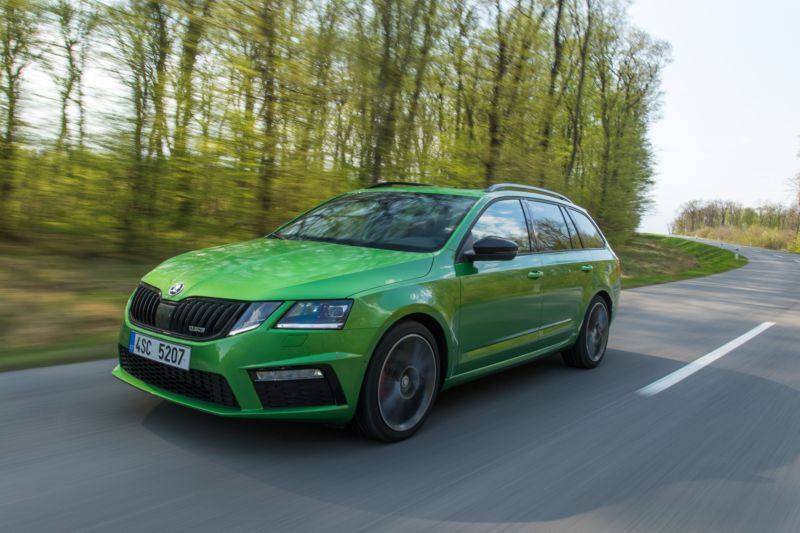 Octavia RS dává na výběr karosářskou verzi kombi i liftback.