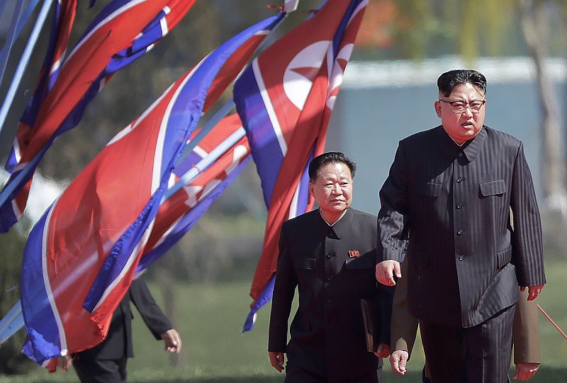 Severokorejský vůdce Kim Čong-un (vpravo). Severokorejský vůdce Kim Čong-un (vpravo).