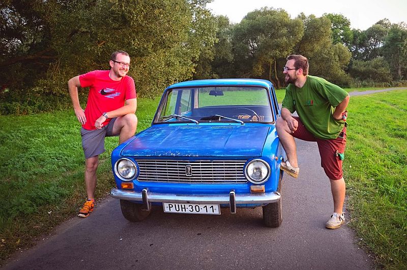 Automechanik Petr Javůrek a Filip Vogel ze Stavební fakulty ČVUT.