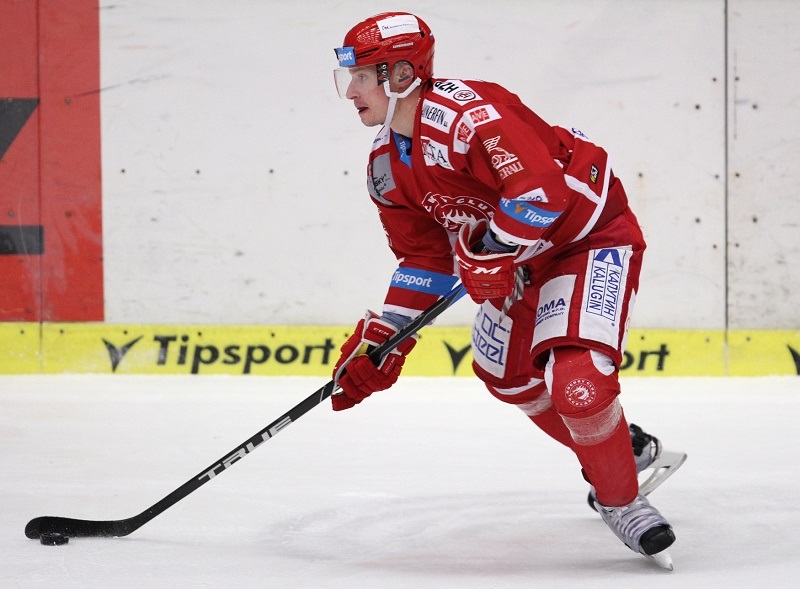 Hokejový obránce David Nosek