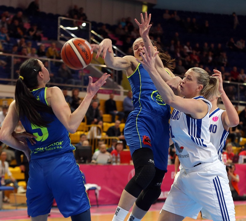 Basketbalistky USK Praha budou útočit na bronz.
