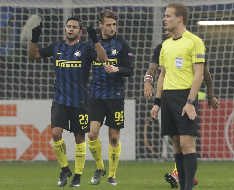 Fotbalisté AC Milánu smazali dvoubrankové manko.