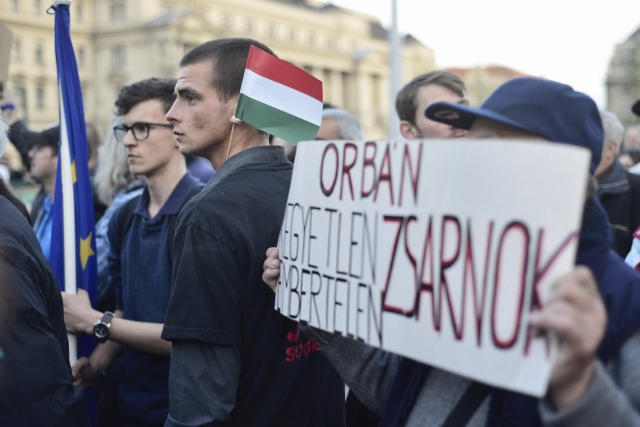 Protesty v Maďarsku. Kontroverzní úprava vysokoškolského zákona narazila na silnou kritiku.