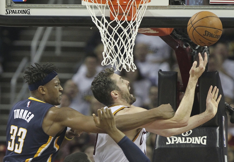 Cleveland v zápase s Indianou.