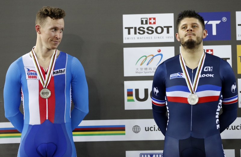 Stříbrný cyklista Tomáš Bábek (vlevo).
