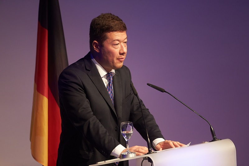 Tomio Okamura. 