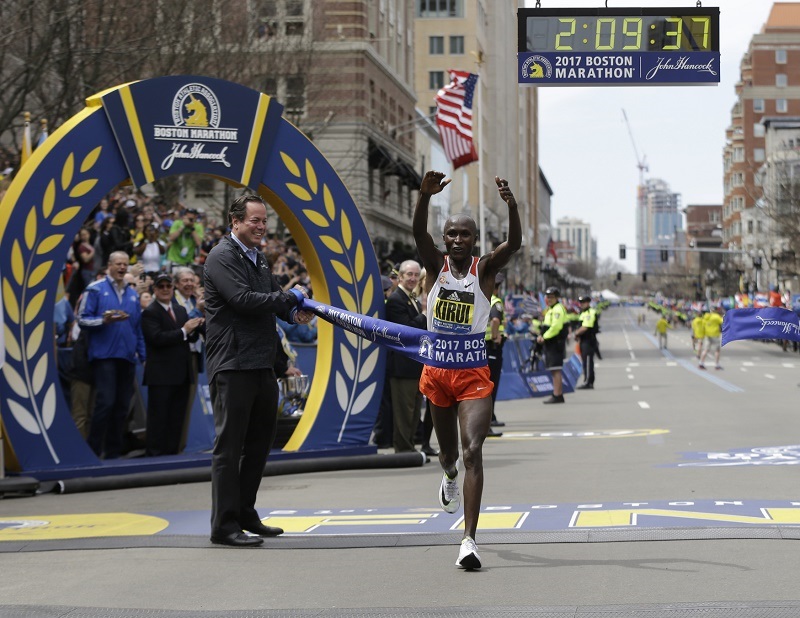 Vítěz maratonu v Bostonu 2017 Keňan Geoffrey Kirui
