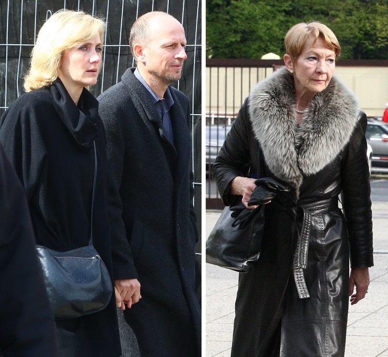 Ester Janečková s manželem a Daniela Kolářová.