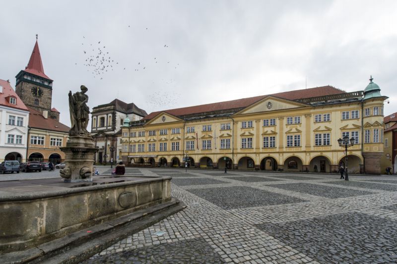 Na snímku je Valdštejnský zámek na Valdštejnově náměstí v Jičíně. Na snímku je Valdštejnský zámek na Valdštejnově náměstí v Jičíně.