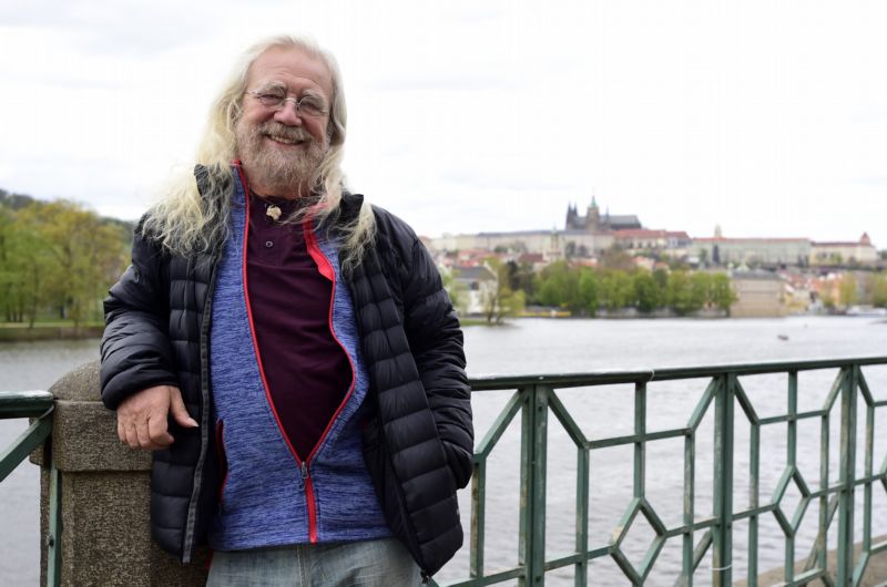 Písničkář Jaroslav Hutka.