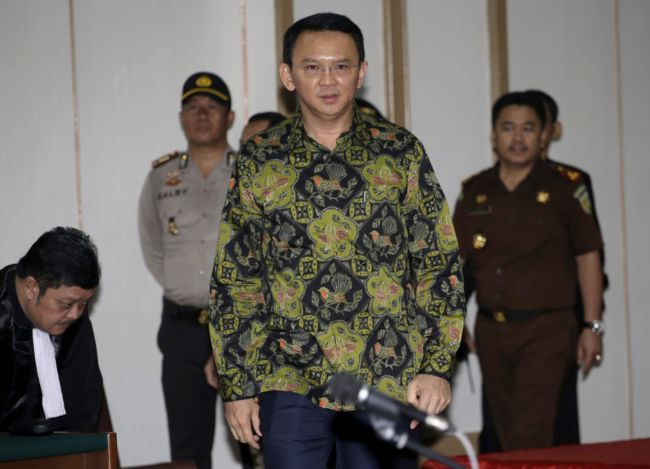 Guvernér Basuki Tjahaja Purnama u soudu.