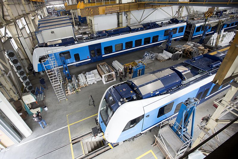 České dráhy si u Škody Transportation objednaly 20 lokomotiv za zhruba 2,5 miliardy korun. Lokomotivy měl železniční dopravce převzít v roce 2009, první stroje ale dostal až v roce 2013. České dráhy si u Škody Transportation objednaly 20 lokomotiv za zhruba 2,5 miliardy korun. Lokomotivy měl železniční dopravce převzít v roce 2009, první stroje ale dostal až v roce 2013.