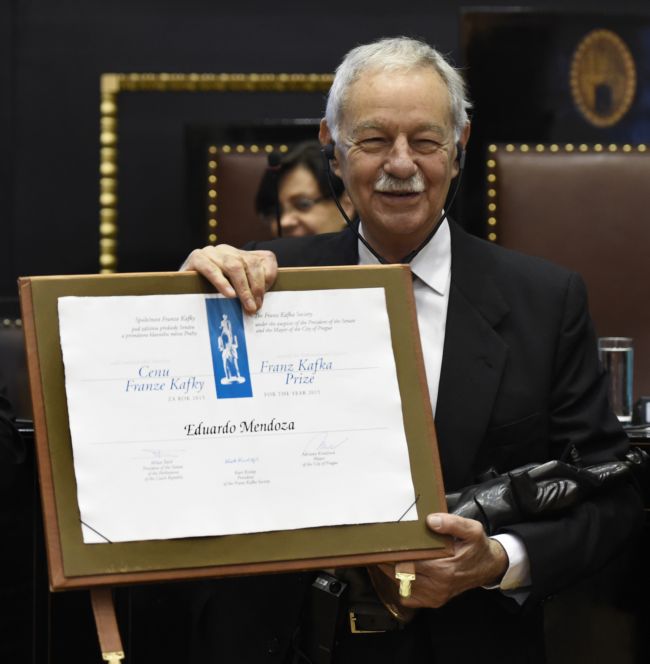 Španělský spisovatel Eduardo Mendoza. Španělský spisovatel Eduardo Mendoza.