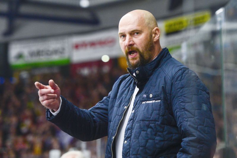 Majitel a trenér Komety Libor Zábranský.
