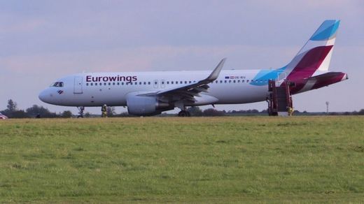 Airbus přistál kvůli kouři. Airbus přistál kvůli kouři.